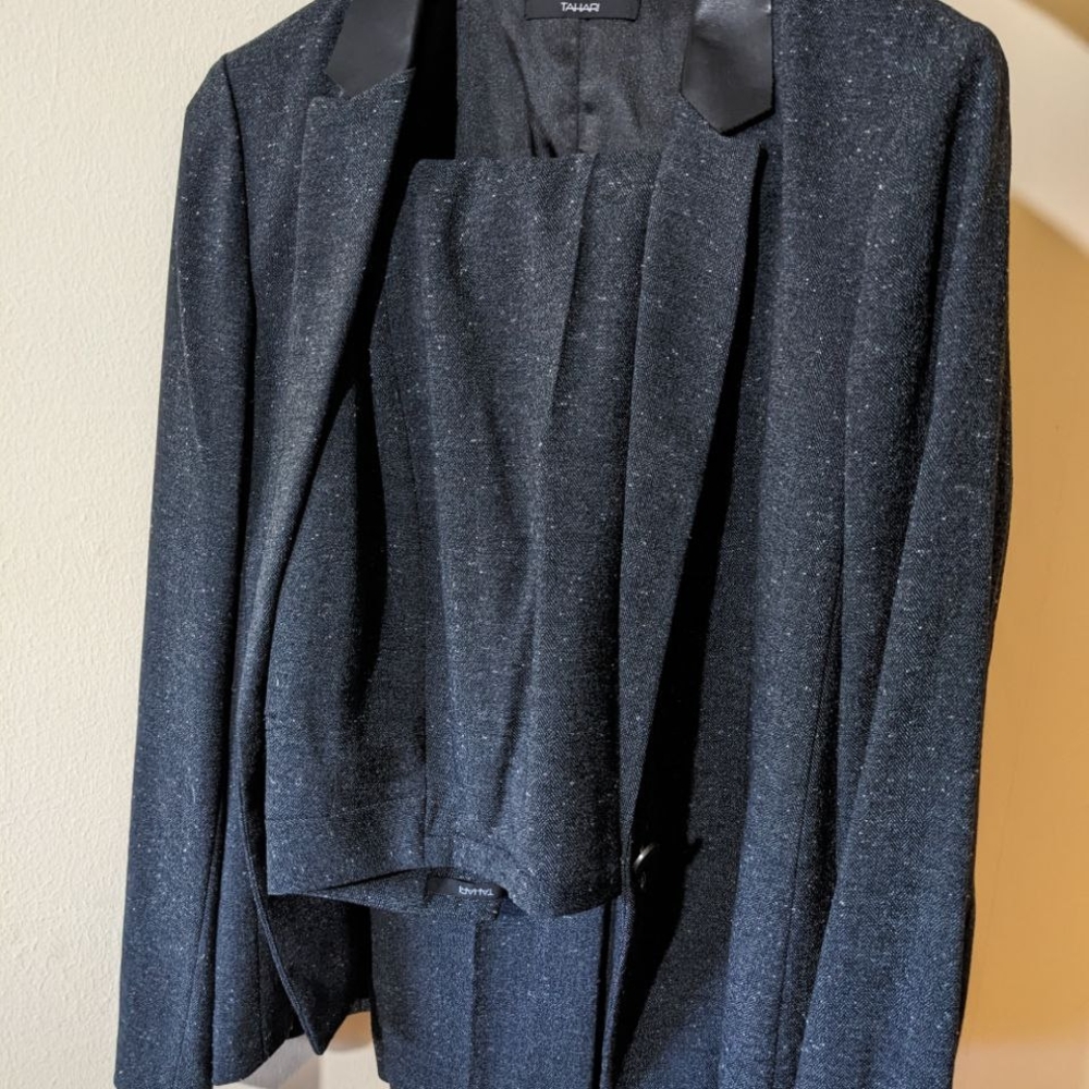 Tahari Women's Suit Set